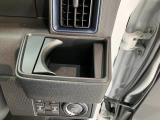 品質へのこだわり!フロアマットやシートなど車内をキレイに清掃し、ニオイや汚れなどを徹底的にクリーニングしてもらっております。室内はピカピカです☆