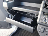 展示させていただく前に全車室内清掃済みです、室内清掃済みですが気になるところ等ございましたらお気軽にお申し付けください。