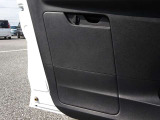 【助手席ドアポケット】車検証収納ボックスとしてお使いいただけます。