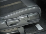 ◆シートハイトアジャスター◆運転席を上下に高さ調節ができます!運転ポジションを体格に合わせてシート調整できます。