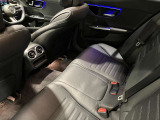全ての席が主役席なのは、メルセデスならではの特徴です。快適なドライビングが、リラックスした車内空間を作りだします。