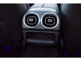 納車前整備は、メルセデスベンツ国際認定メカニックによる最新の検査ライン等の施設が充実した当社工場で入念に行います。