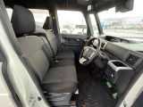 運転席シート廻りは使用感も少なく、良好な状態となっています。丁寧に使われていたことがよくわかりますね。