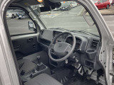 運転席からの視界もよくどなたがお乗りになられても運転しやすい車両になっています☆