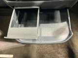 欲しいときにワンタッチで出せるドリンクホルダー★普段はすっきり収納できます★