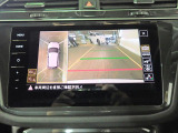 アラウンドビューカメラも装備されていますので狭い道でのすれ違い易さや駐車場の白線も把握することができ、とても便利です