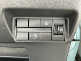 運転席右側に配置された操作スイッチ。