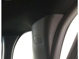 運転席助手席のエアバックの他に、サイドからの衝撃に備えるサイドエアバックを装備しています!