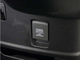 ◆アクセサリーソケット◆ドラレコの電源やスマートフォンの充電等に使用できる便利な電源ソケット!使いやすい場所に装備されています。