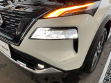 アダプティブLEDヘッドライトシステム&rArr;前方に他の車両がいる状況でも、周辺をハイビームで照射することで、夜間の視認性を高めます