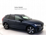 Volvo Cars appで車にリモートアクセスして、空調機能の操作や車の施錠・開錠、ソフトウェア更新などが可能です。エアコンやシートヒーターを操作して、出発前に車内を快適な温度に整えられます。