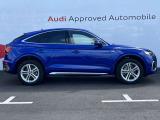 Audiの車両は、空気力学を考慮した流れるようなラインが強調されており、スポーティでエレガントな印象を与えます。