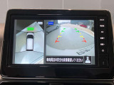 前後左右4つのカメラで、上から見たような映像をお届け、駐車時も安心、アラウンドビューモニター付(肉眼では確認し辛い左前の映像に切り替えることも可能です)。
