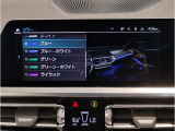 【ⅰドライブナビゲーション】文字情報も鮮明に表示する高解像度カラーディスプレイを採用。視認性に優れた地図デザインと特徴的な建造物を目印にした描写表示で現在位置を把握できます。地図データの更新も可能です