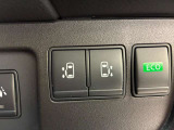 両側電動スライドドアです。各ドアノブだけでなく、運転席でも両側のスライドドアをスイッチひとつでコントロールできます。
