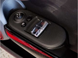 当社BMW認定中古車は全車保証付きでございます。また保証料金や整備費用はお見積書内の諸費用・税金に追加計上する事はございません。認定中古車保証付きのお支払総額でお見積りご依頼の上、他店とお比べください
