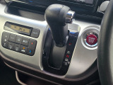 手に馴染むシフトノブで扱いやすく、快適な運転を支えます。