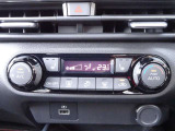 フルオートエアコン  「オート」を使って温度設定、車内の温度はいつも快適ですよ♪