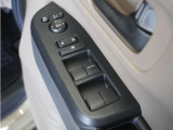 ◆パワーウィンドウスイッチ◆運転席から全席の窓の開閉操作を行うことが出来いつでも換気ができます!