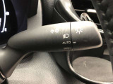 ライトスイッチです。「AUTO」にすると外の明るさに応じてスモールライト・ヘッドライトが自動でON・OFFします。夕暮れ時や屋内駐車場、トンネルなどに便利です。