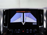 隣車線を走る車両をレーダーで検知し、ドアミラーでは確認しにくい後側方エリアに存在する車両に加え、急接近してくる車両も検知します。車両を検知するとドアミラーに搭載されたLEDインジケーターが点灯します。