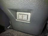 充電用USB端子付き。スマートフォンなどの充電に便利です。