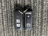 【スマートキー】持っているだけでエンジン始動や、ドアロックの開閉まで出来ちゃう賢く便利なスマートキーを装備!イモビライザーでセキュリティー対策もOK!