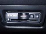 デザインスッキリのビルトイン『ETC』!高速道路の特典はもちろん、キャッシュレスなので料金所では徐行するだけで通過可能です!
