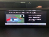 高速道路など走行中、隣車線後方から接近する車両がいる状態で車線変更しようとした際、音や表示で警告し、ステアリング操作をアシストして衝突回避や被害軽減をサポートする安全運転支援機能です。