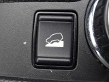 【ヒルディセントコントロール】ブレーキペダルを踏むことなく車速を一定に保つよう支援する機能です。