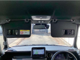 サンバイザーには、運転席、助手席ともにバニティミラーが付いてます。女性には嬉しい装備ですね♪