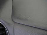 ◆助手席エアバッグ◆SRSエアバッグは、シートベルトだけでは防ぎきれない衝突時の衝撃から乗員を守るための安全装置。衝突時に瞬時に膨らみ、頭部や胸部がダッシュボードに直接衝突するのを防ぎます。