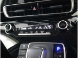 オートエアコン付きです♪車内を快適な温度に保ってくれるので、季節を問わず快適にお過ごしいただけます(^^)/