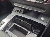 Audiならではの上質な空間が、毎日のドライブを特別な時間に変えます。高級感あふれるインテリアと快適装備。心地よい上質な空間をご体感ください。