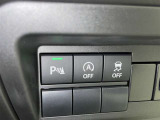 コーナーセンサーを車の前後に装備。障害物までの距離に応じて警告音を変えてお知らせ。縦列駐車時や駐車場・車庫などでの取り回しをサポートします。詳細は販売店スタッフまでおたずねください。