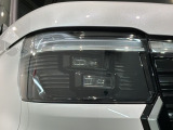 LEDヘッドライトは、点灯の瞬間から最大光量を発揮し、突然暗くなるトンネルなどでの安定感を高めます。