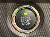 エンジン始動はプッシュスタートで楽々♪電子カードキーを携帯していれば、ブレーキを踏みながらボタンを押すだけで、エンジンの始動がスマートに行えます♪