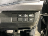 横滑りを抑制し車の姿勢の安定を図るVSA機能、車庫入れや縦列駐車など狭い場所でも安心な障害物センサー搭載。運転席とリアゲート本体に開閉スイッチを装備し、とても便利な電動リアゲート!
