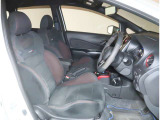 シートの高さも調整出来るので運転しやすいです☆