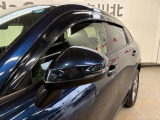 ドアミラーウインカーを装備!右左折や車線変更時に、周囲の車や歩行者からウインカーの点滅を確認しやすく、安全運転をサポート。デザイン面でもスタイリッシュな印象を与えてくれます。