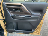 運転席のドアトリムとパワーウィンドウスイッチです。