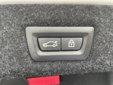 【パワーゲート】電動パワーゲートです。開閉がボタン1つで開け閉め行えます。また、状況に応じてのトランクハッチ開閉量を簡単に設定可能です。スマートオープナーも便利な機能です。ぜひお試しください。