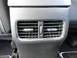 後席にもエアコン吹き出し口があるので着座位置に関わらず快適に過ごせます。