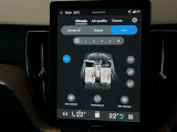 ボルボのインフォテイメントシステムに統合された Google マップは、リアルタイムの交通情報の取得や自動ルート再探索に対応しています。安心して目的地までのガイドをお任せください。