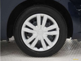 ◆純正ホイール装着車◆シンプルなデザインのホイールキャップ付きです。