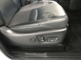 パワーシート搭載。微妙な調整が手軽にでき、最適なポジションで運転することが可能です。