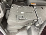 足元まで収納できますので、ラゲッジルームも広がります。