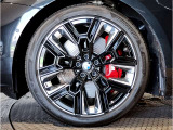 アウトバーンの走行を見据えたBMWの足回りは高い走行性能にこだわりが御座います。