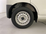 タイヤサイズは 145/80  R12 です。