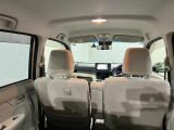 車内は明るくて見通しが良く、初めての方でも運転しやすい印象です。